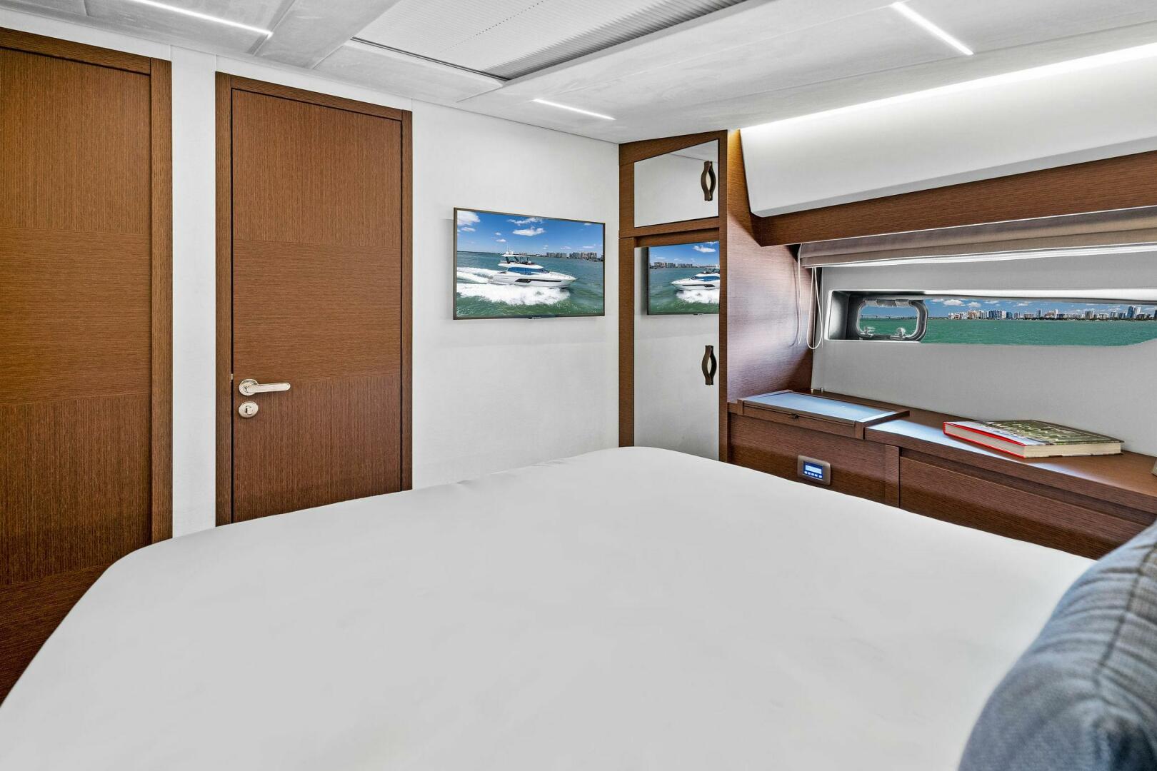 Slide: The Image of Prestige 520 Flybridge 2025 - 4931082
