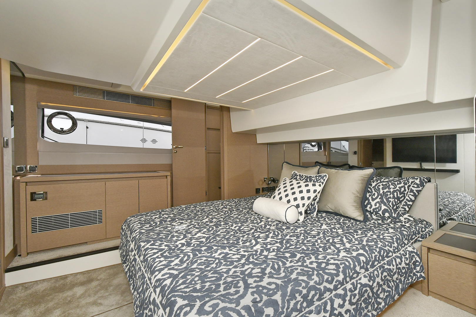 Slide: The Image of Master Stateroom  - 1073027