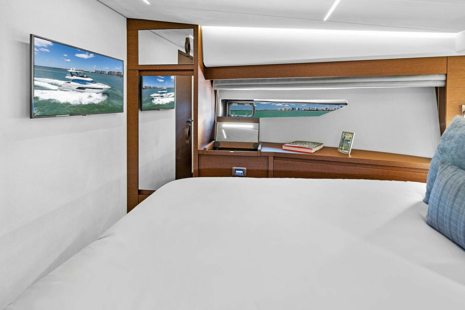 Slide: The Image of Prestige 520 Flybridge 2025 - 4931103