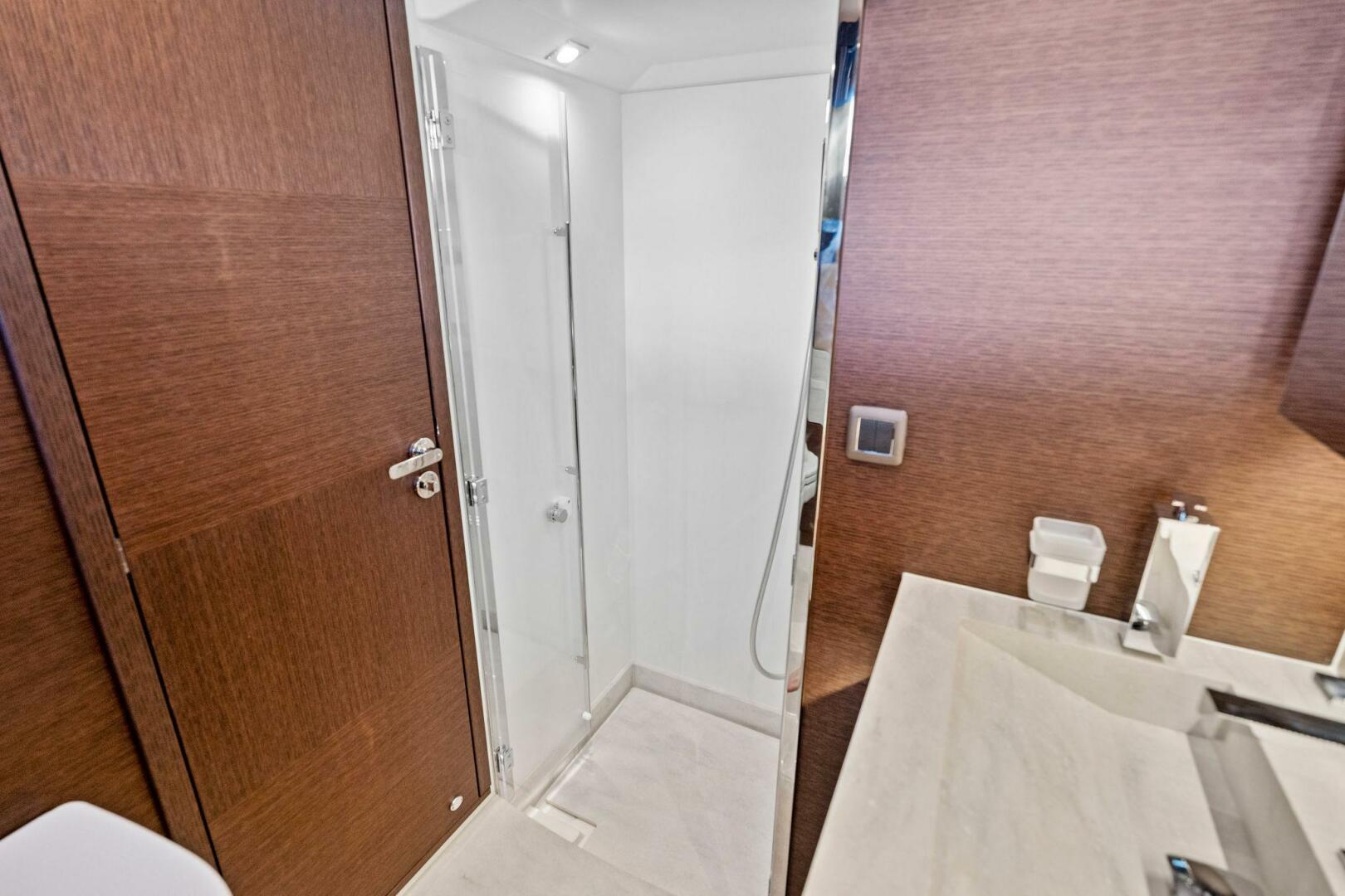 Slide: The Image of Prestige 520 Flybridge 2025 - 4931092