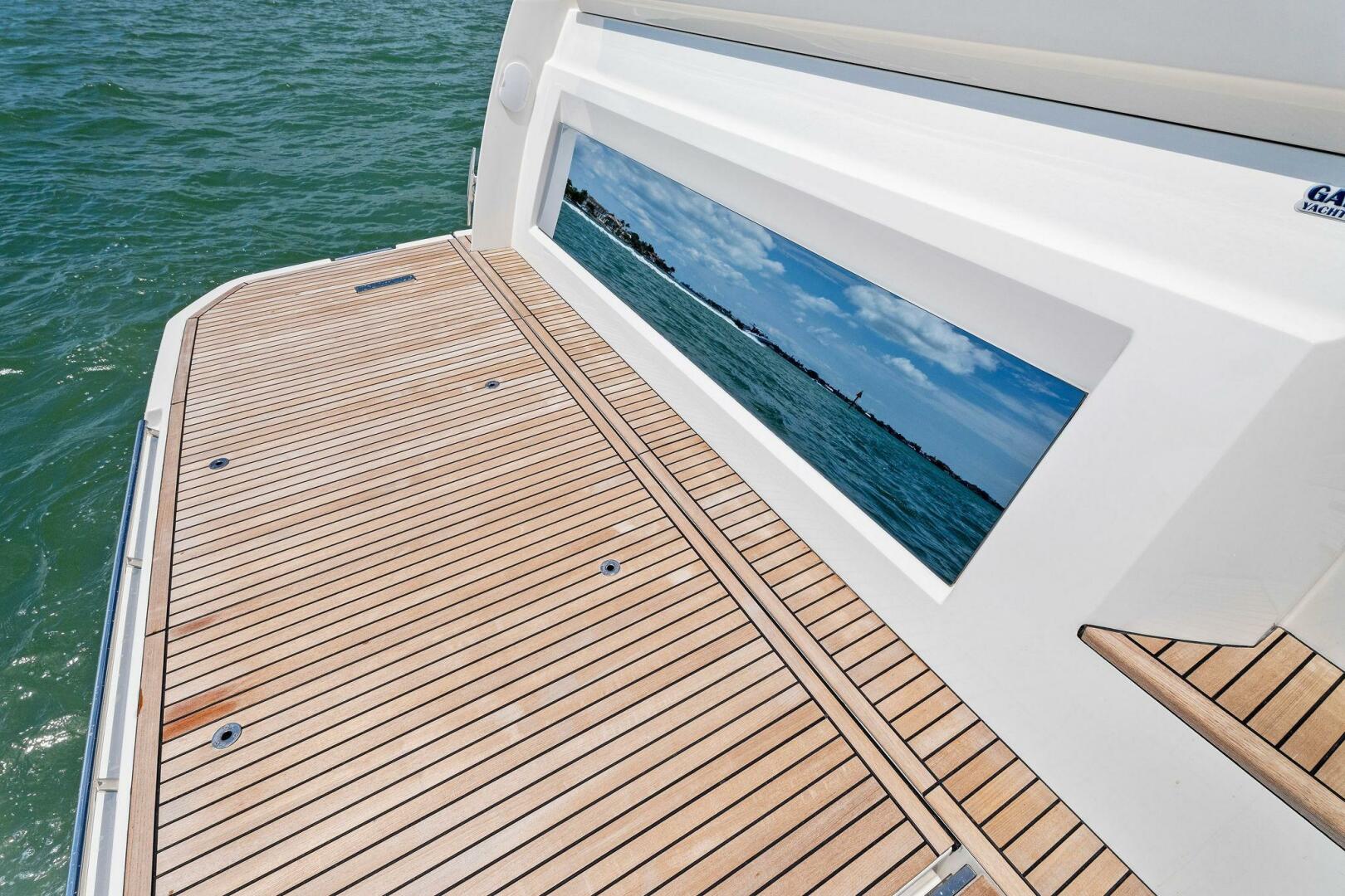 Slide: The Image of Prestige 520 Flybridge 2025 - 4931044