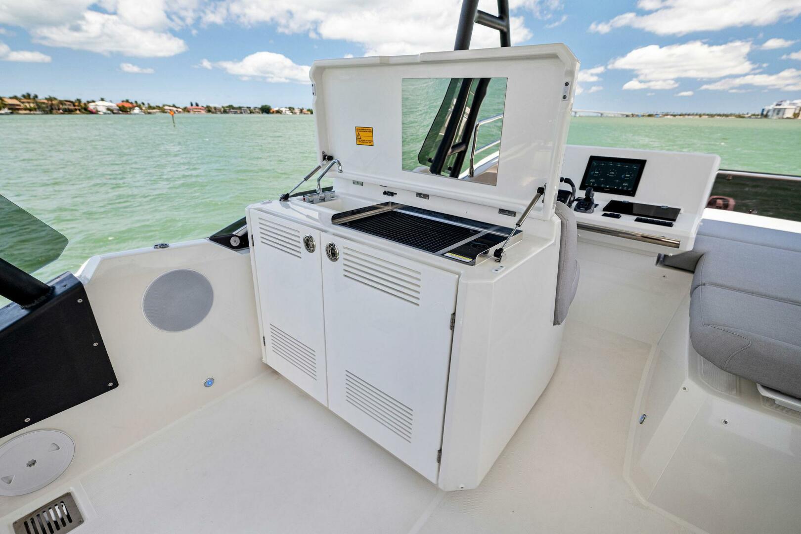 Slide: The Image of Prestige 520 Flybridge 2025 - 4931144