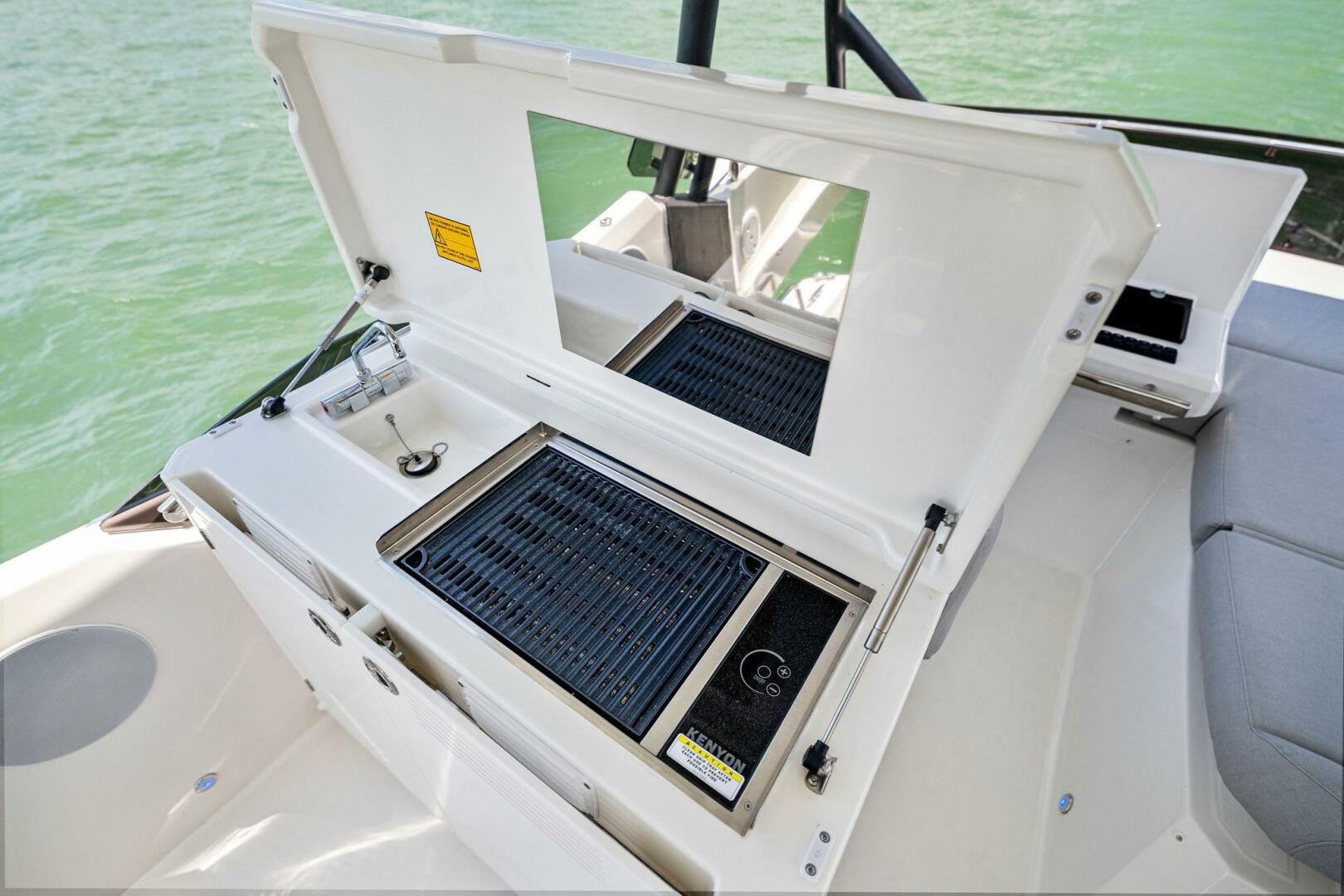 Slide: The Image of Prestige 520 Flybridge 2025 - 4931145