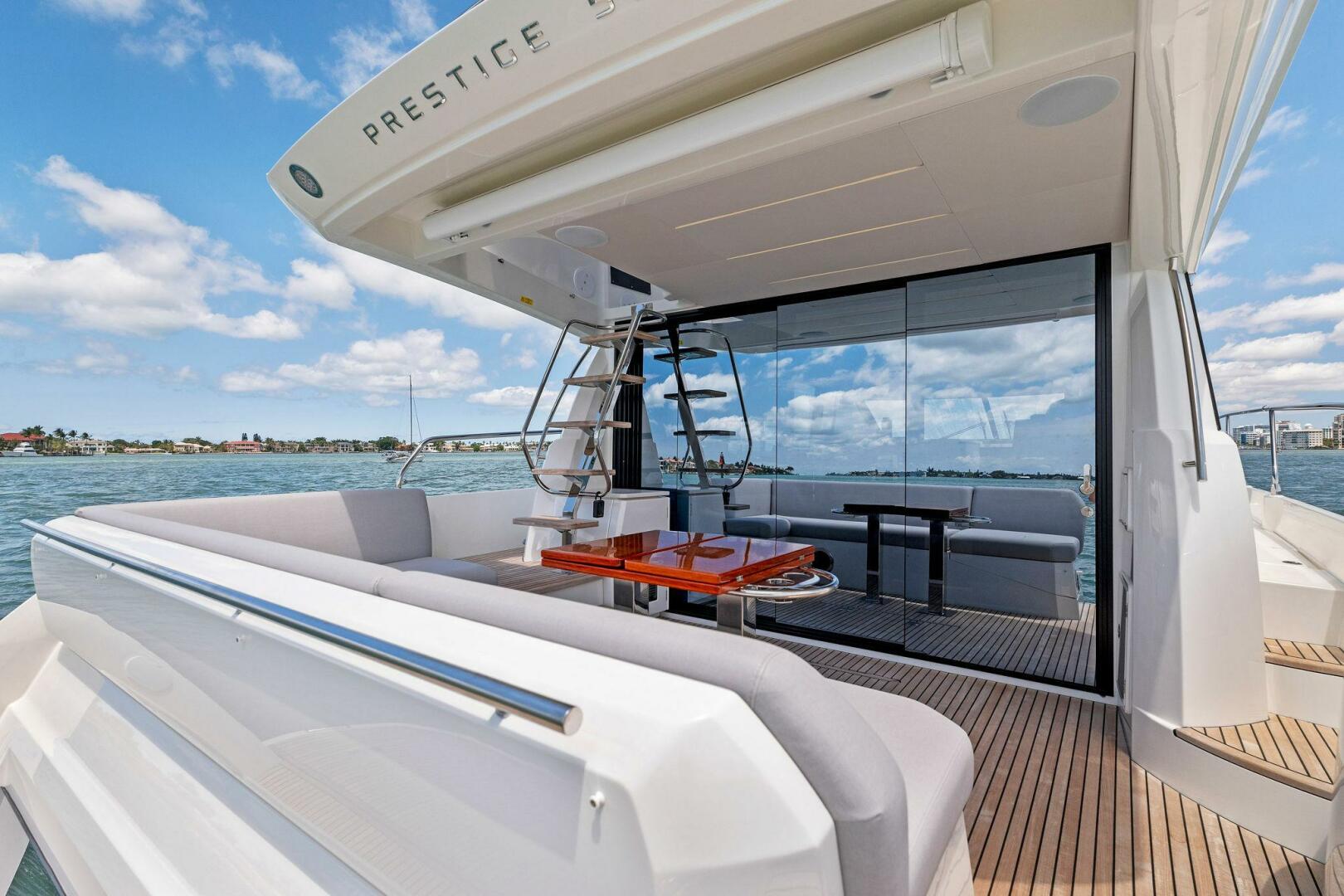 Slide: The Image of Prestige 520 Flybridge 2025 - 4931042