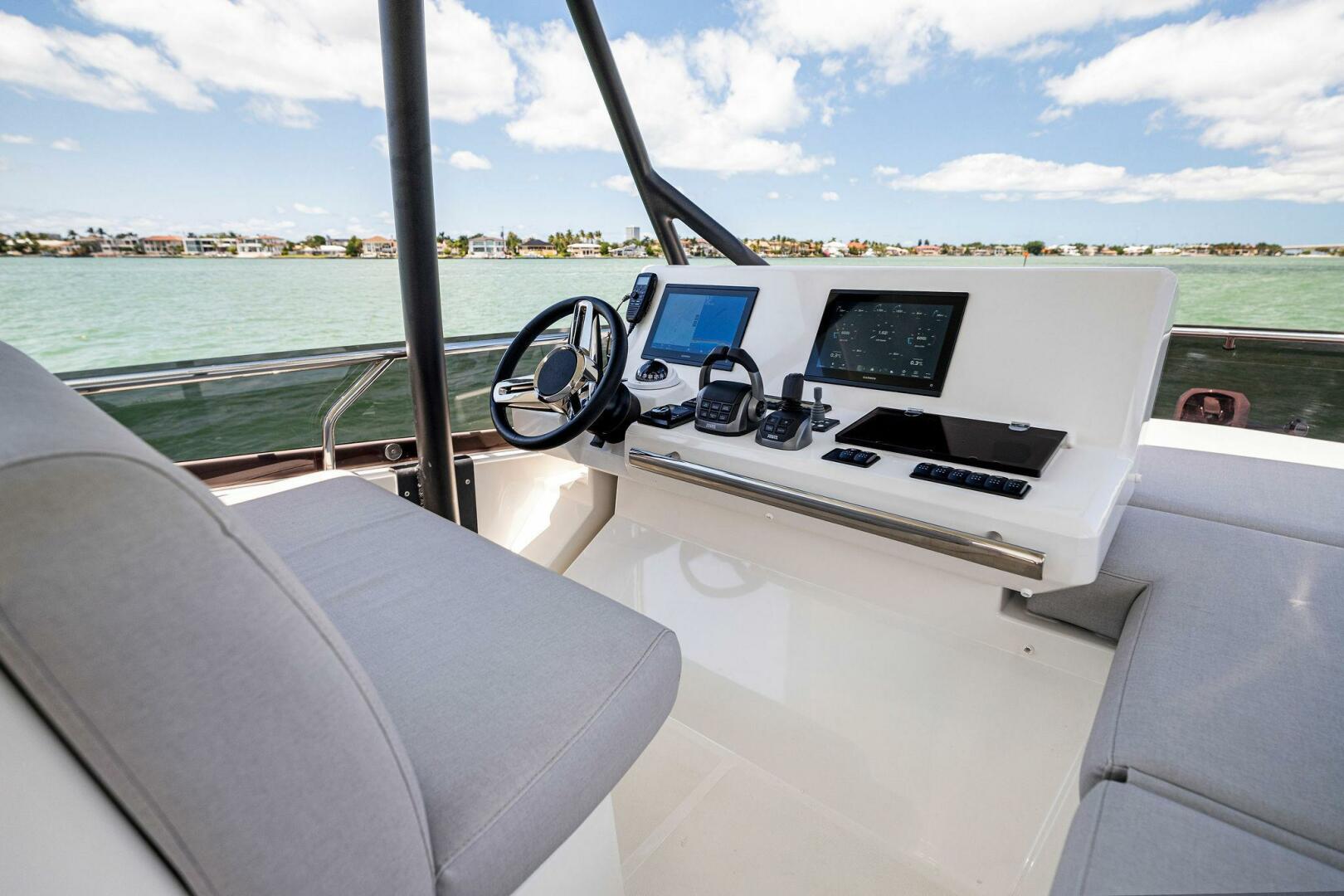 Slide: The Image of Prestige 520 Flybridge 2025 - 4931147
