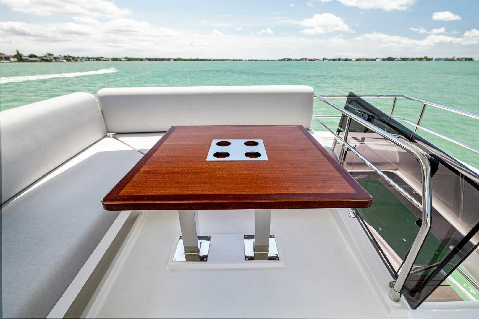 Slide: The Image of Prestige 520 Flybridge 2025 - 4931148