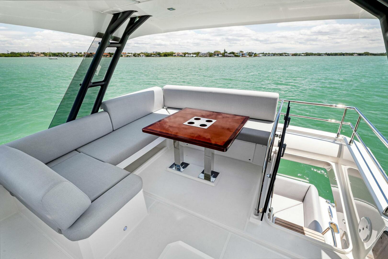 Slide: The Image of Prestige 520 Flybridge 2025 - 4931150