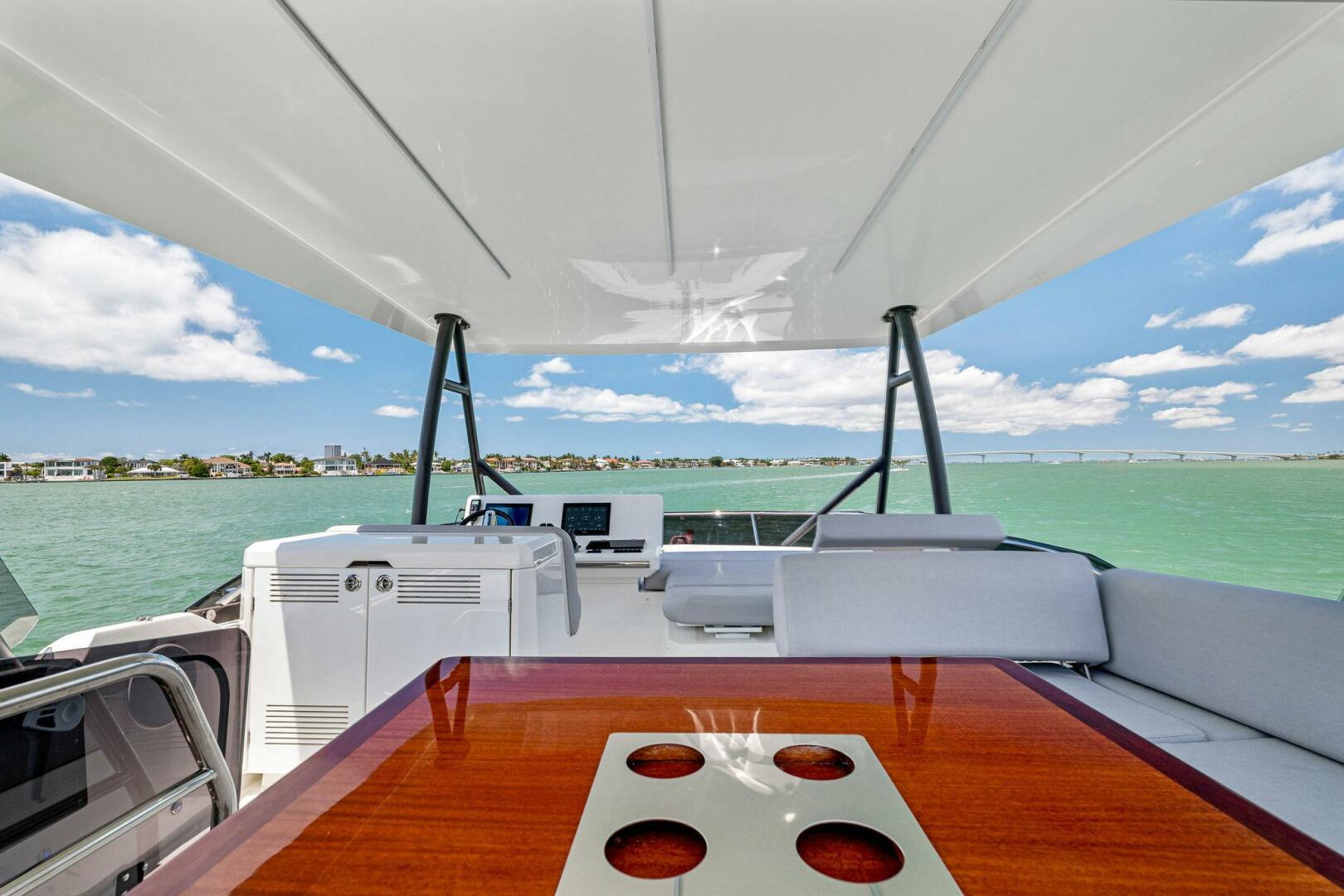 Slide: The Image of Prestige 520 Flybridge 2025 - 4931151