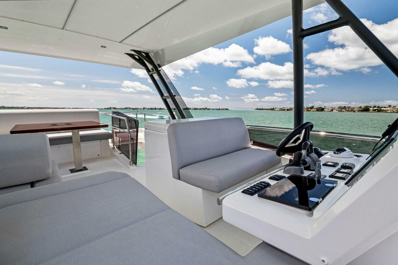 Slide: The Image of Prestige 520 Flybridge 2025 - 4931152