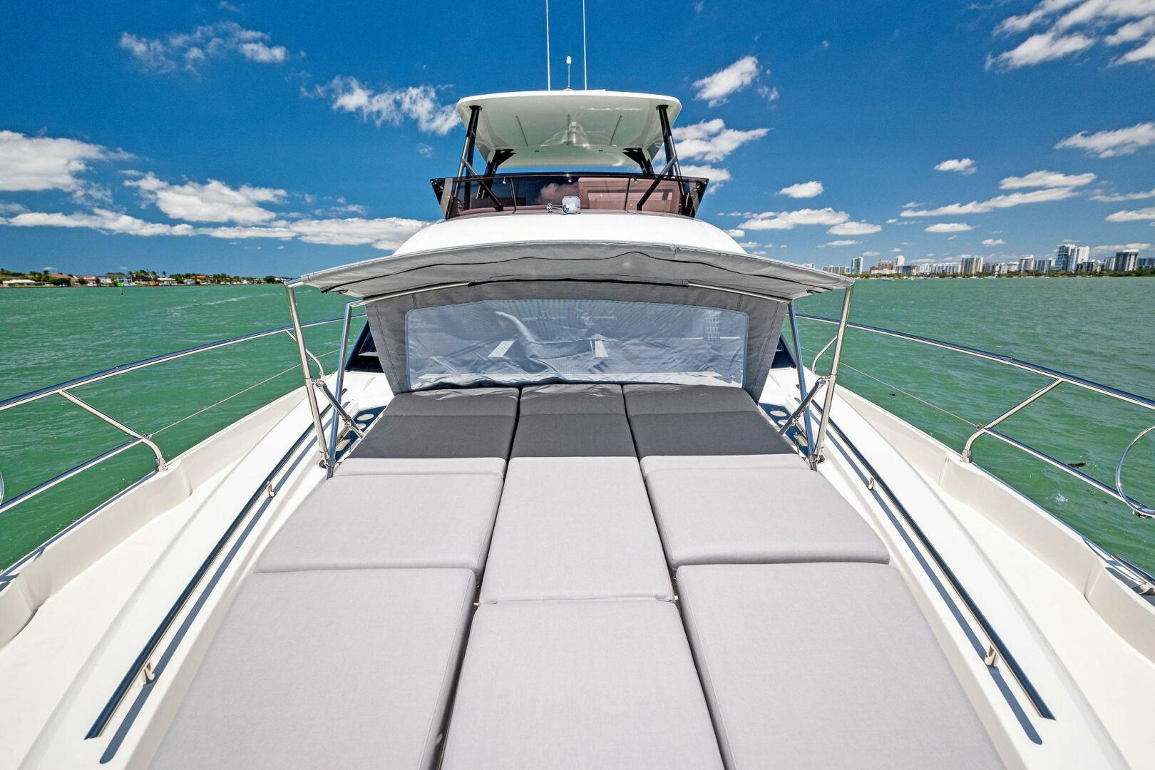 Slide: The Image of Prestige 520 Flybridge 2025 - 4931146