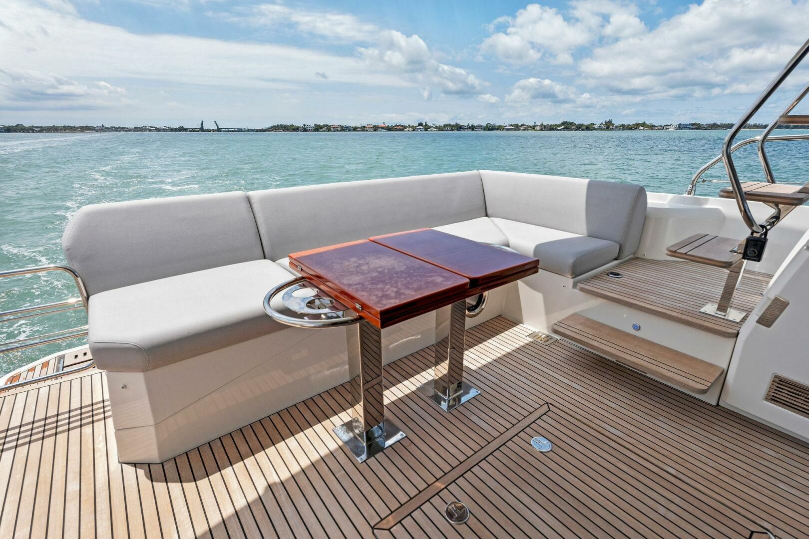 Slide: The Image of Prestige 520 Flybridge 2025 - 4931053