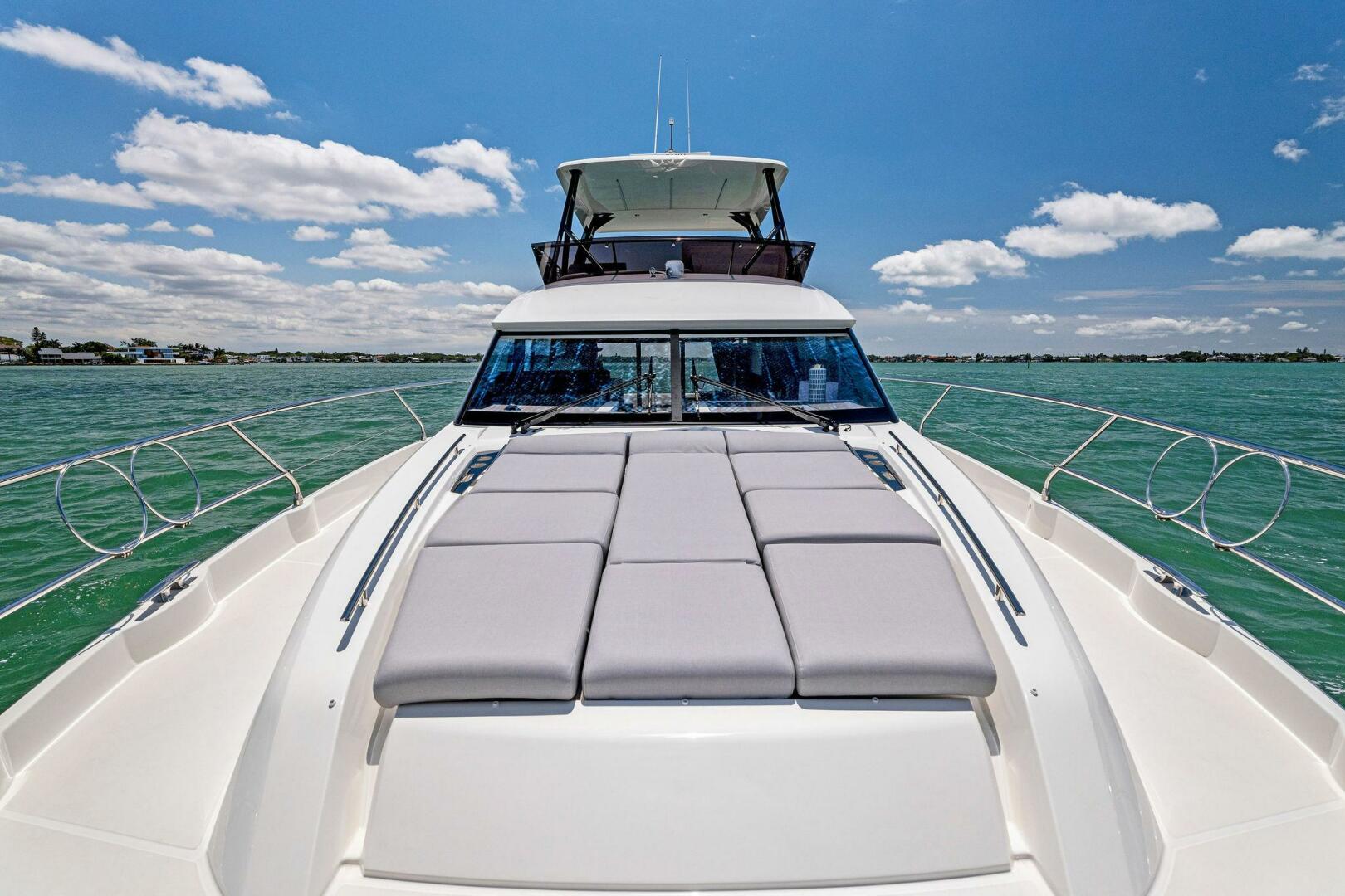 Slide: The Image of Prestige 520 Flybridge 2025 - 4931157