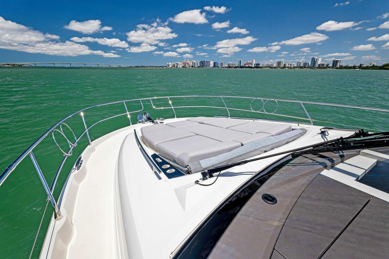 Slide: The Image of Prestige 520 Flybridge 2025 - 4931159
