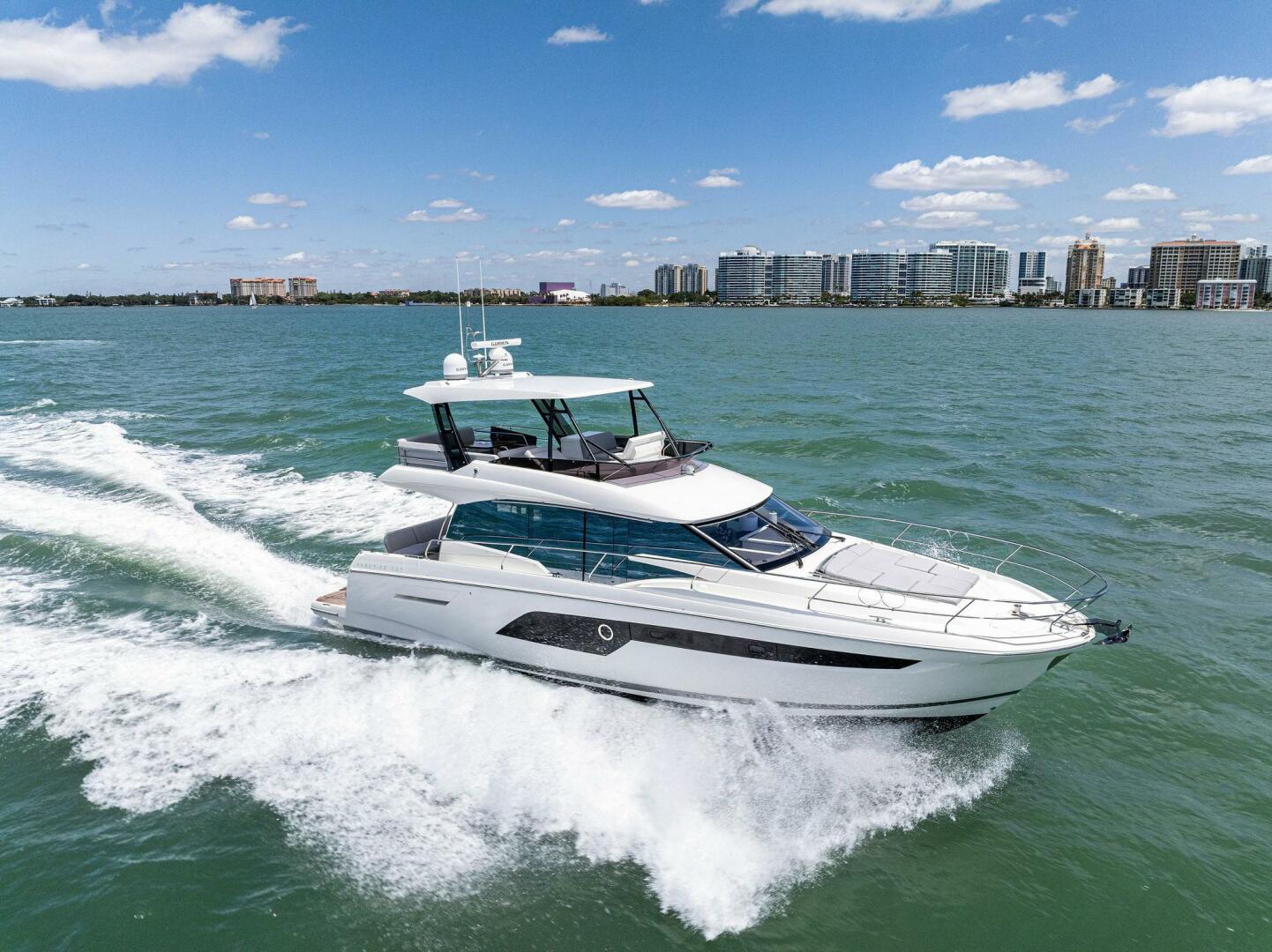 Slide: The Image of Prestige 520 Flybridge 2025 - 4931110