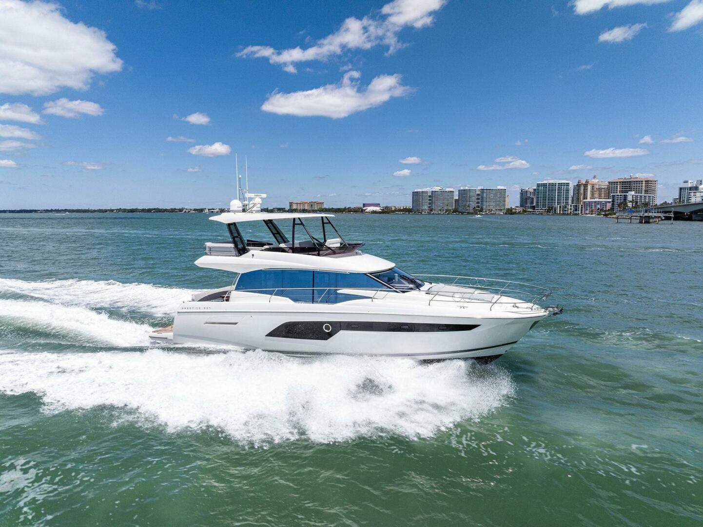 Slide: The Image of Prestige 520 Flybridge 2025 - 4931105