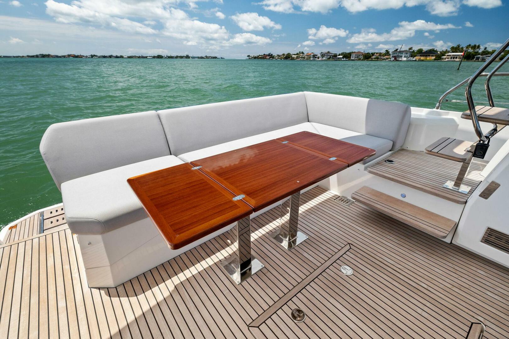 Slide: The Image of Prestige 520 Flybridge 2025 - 4931045