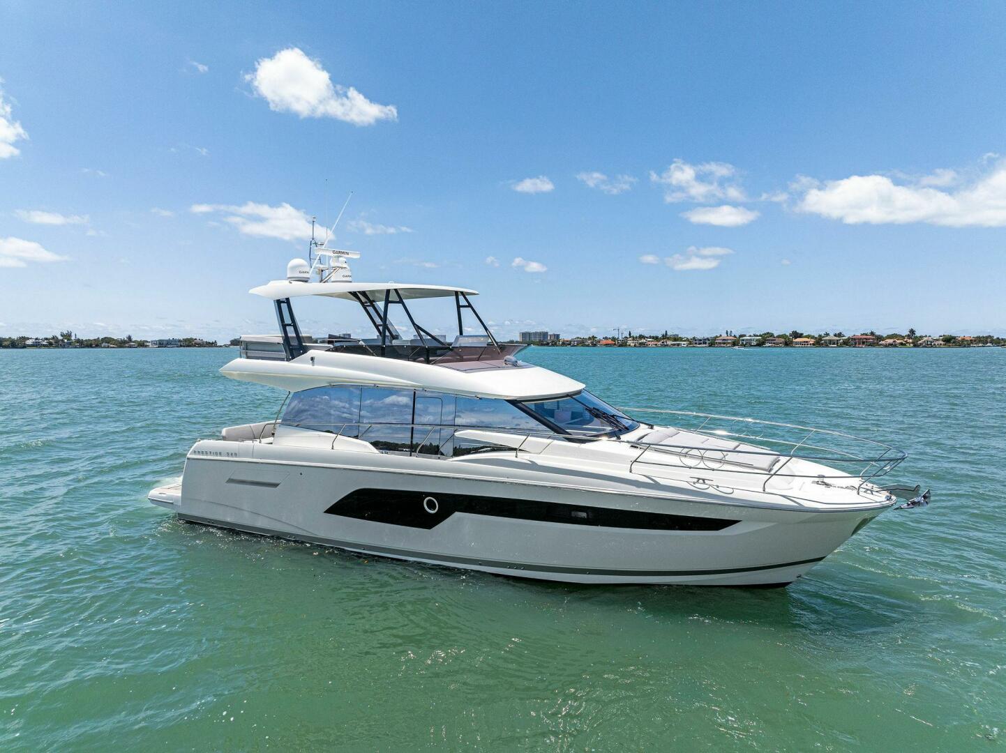 Slide: The Image of Prestige 520 Flybridge 2025 - 4931116