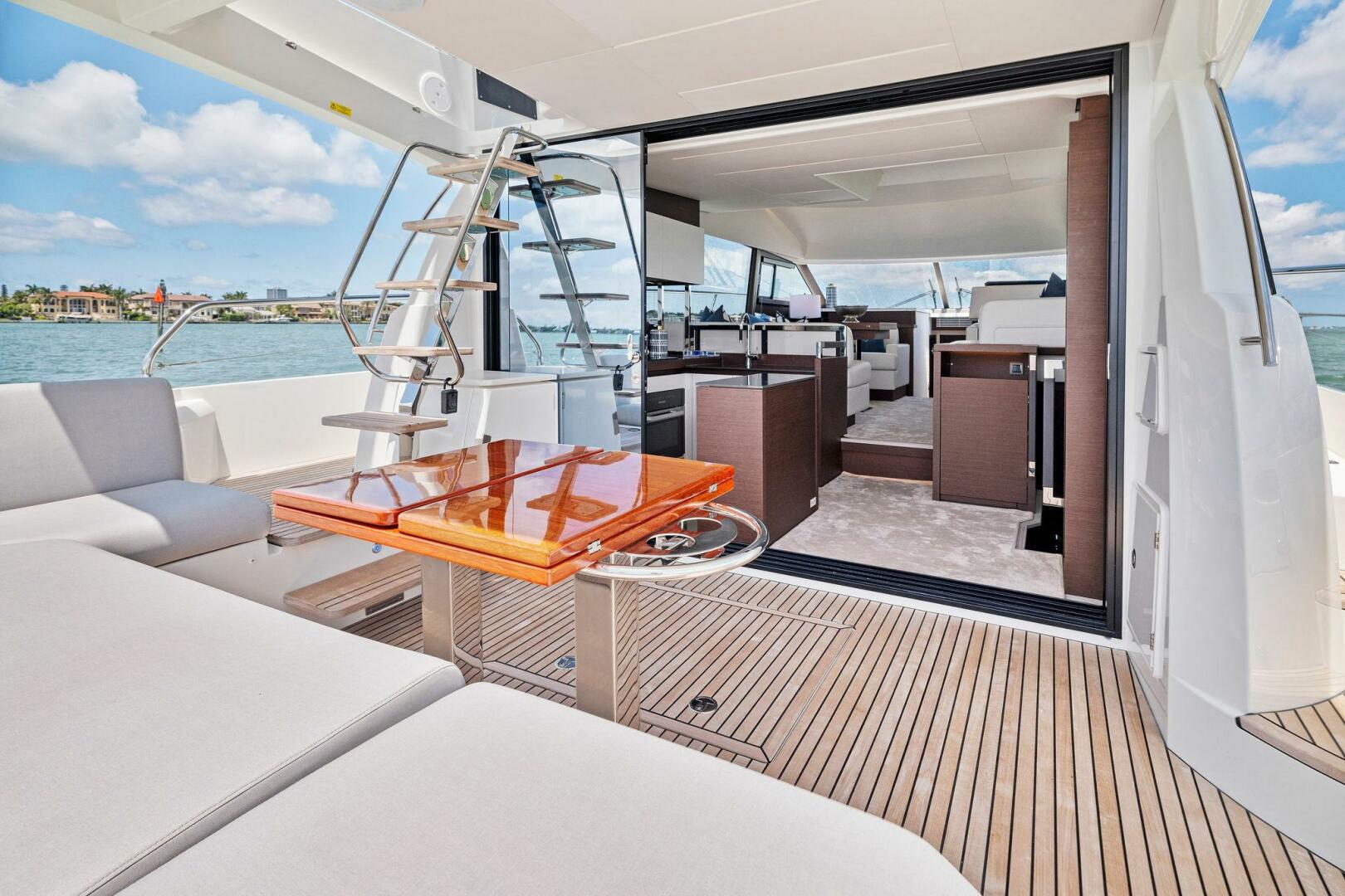 Slide: The Image of Prestige 520 Flybridge 2025 - 4931048