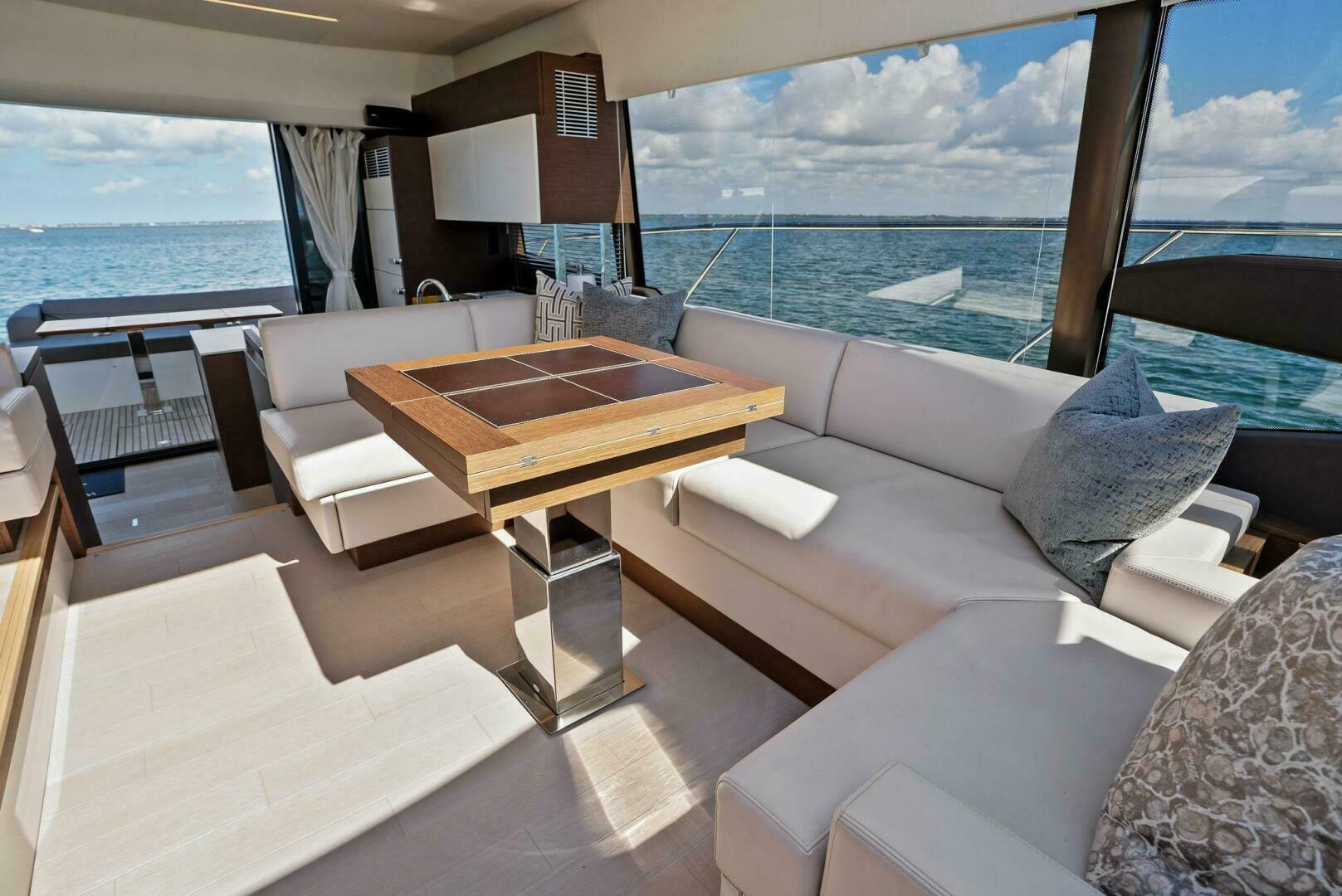 Slide: The Image of 2018 52 Prestige S - The Islanders - Dinette - 4764112