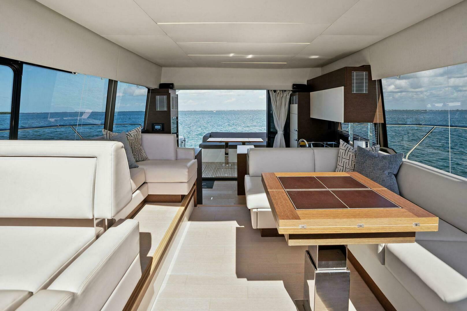 Slide: The Image of 2018 52 Prestige S - The Islanders - Salon Overview - 4764115