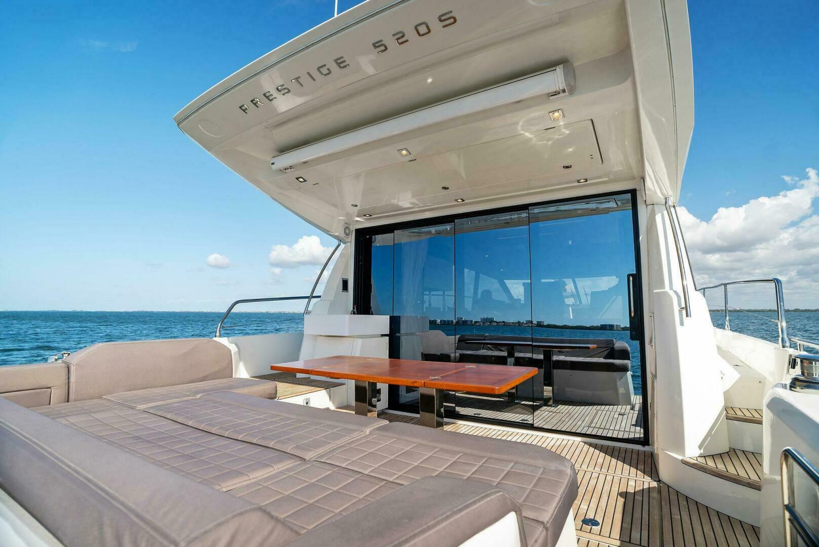 Slide: The Image of 2018 52 Prestige S - The Islanders - Cockpit - 4764097