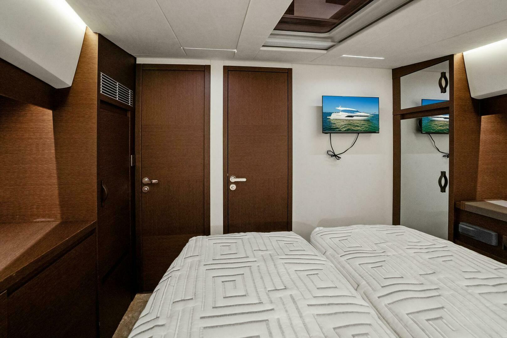 Slide: The Image of 2018 52 Prestige S - The Islanders - VIP Stateroom - 4764127