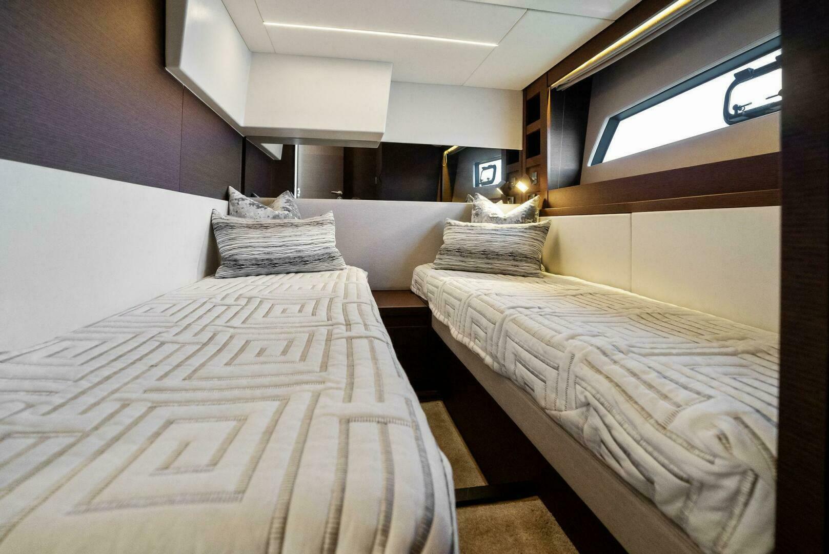 Slide: The Image of 2018 52 Prestige S - The Islanders - Guest Stateroom - 4764131
