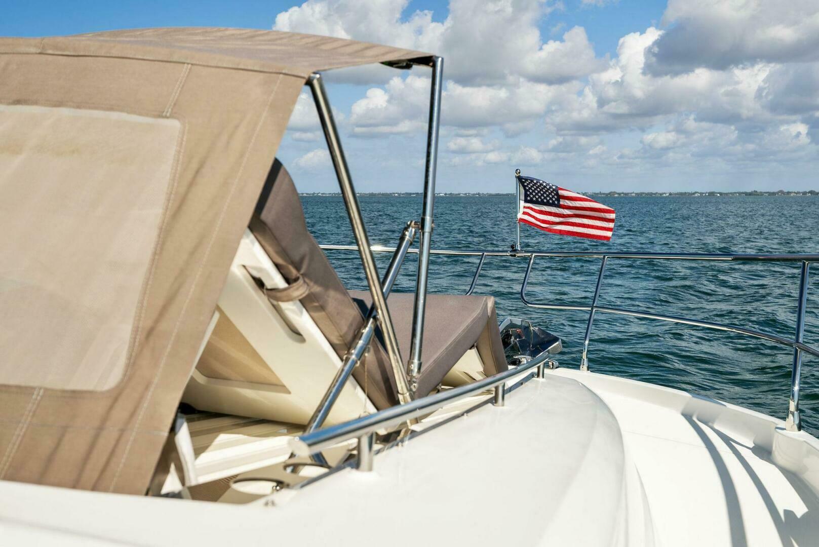 Slide: The Image of 2018 52 Prestige S - The Islanders - Bow - 4764137