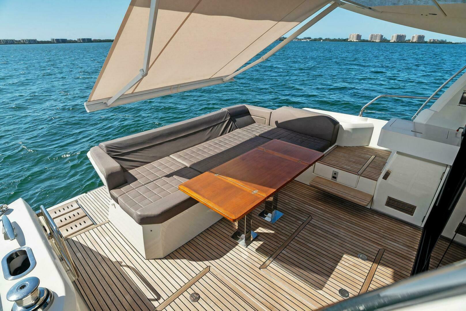 Slide: The Image of 2018 52 Prestige S - The Islanders - Cockpit - 4764099