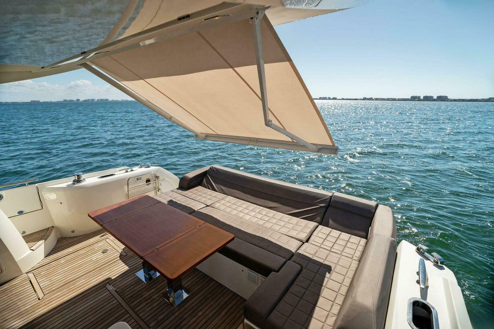 Slide: The Image of 2018 52 Prestige S - The Islanders - Cockpit - 4764101