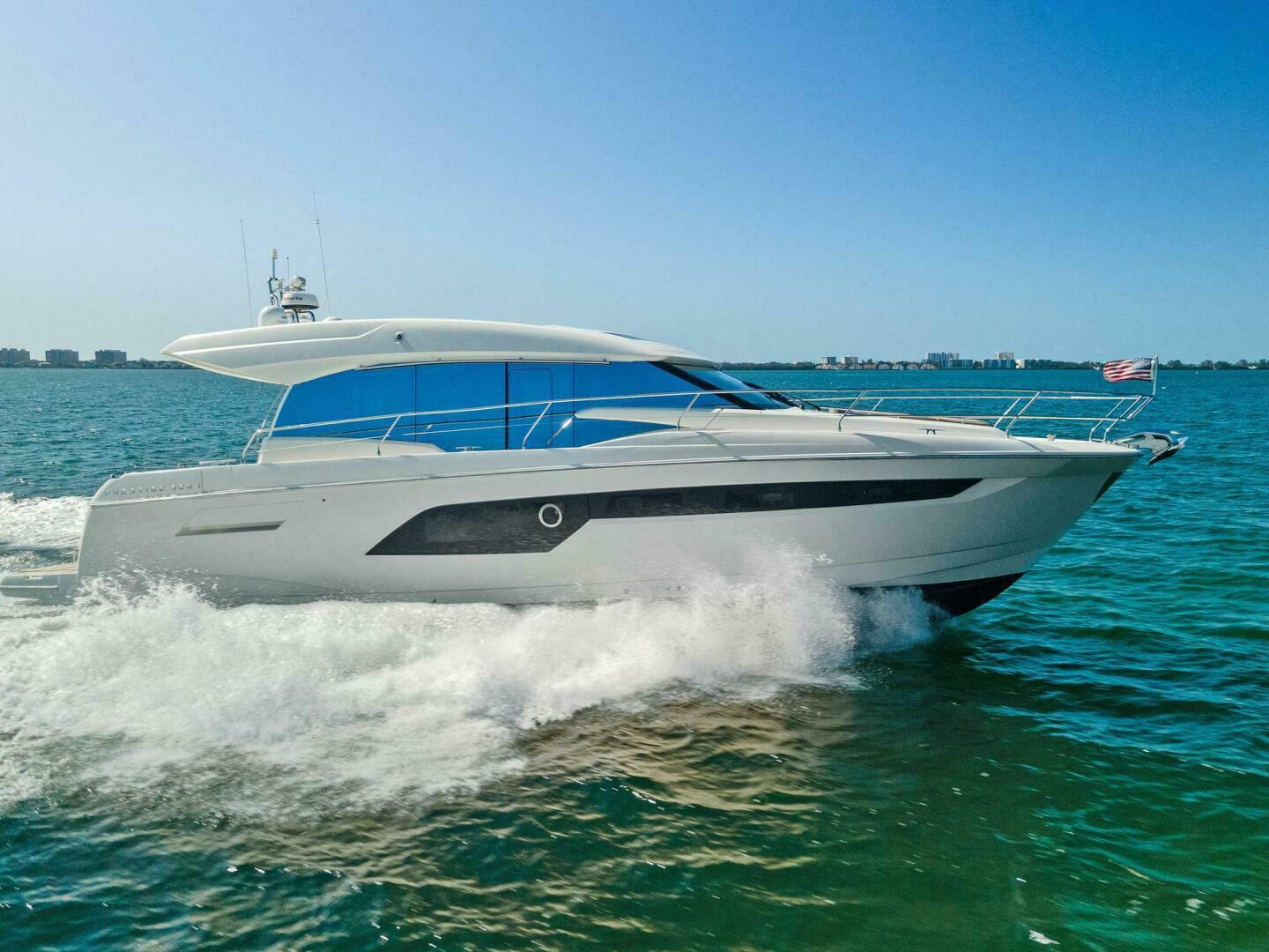 Slide: The Image of 2018 52 Prestige S - The Islanders - Profile - 4764166
