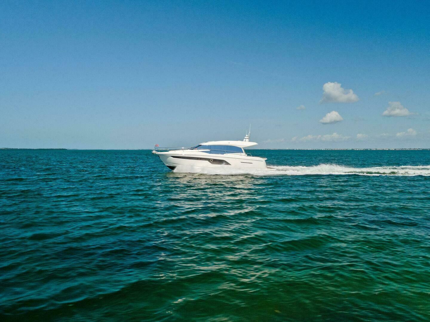Slide: The Image of 2018 52 Prestige S - The Islanders - Profile - 4764168