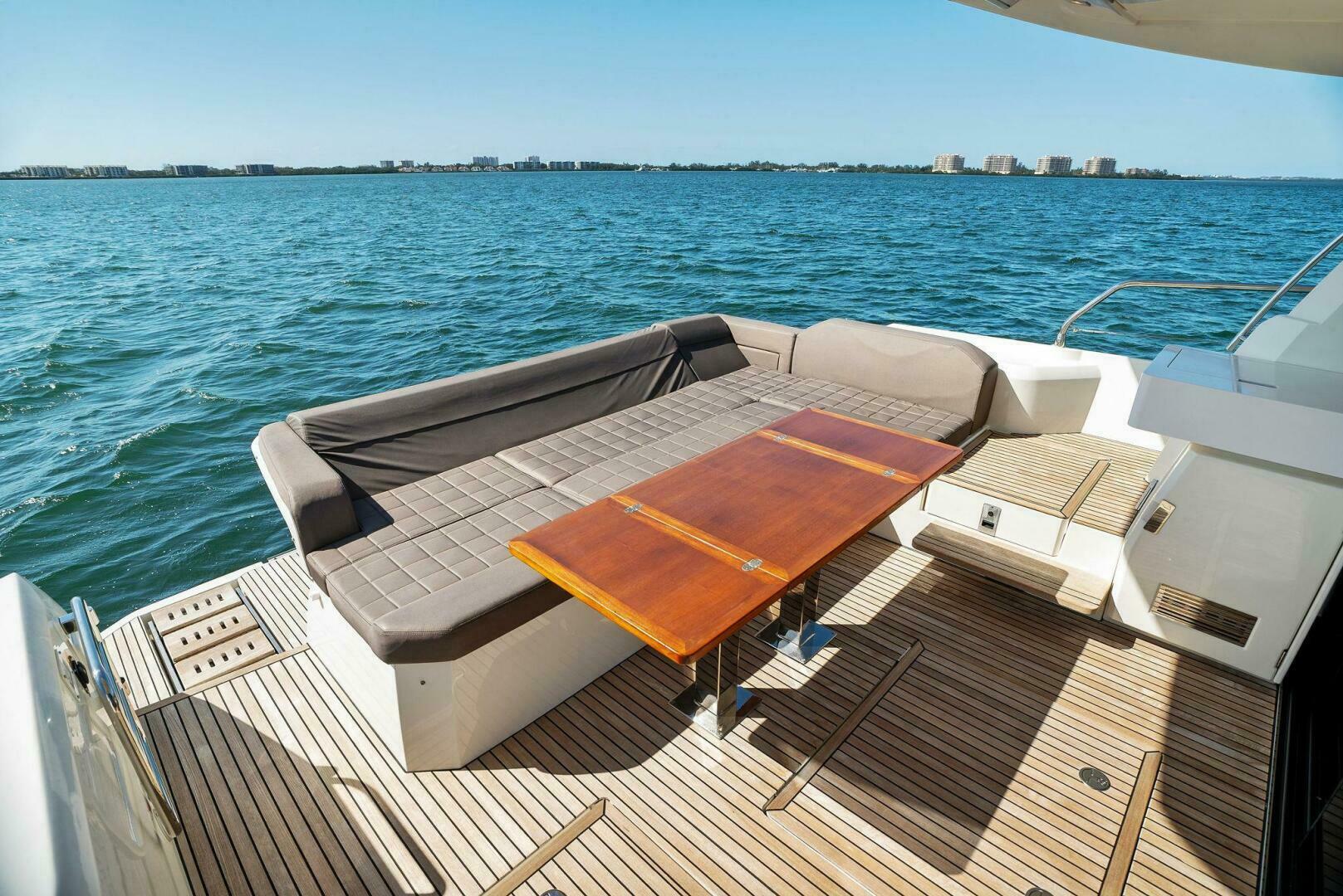 Slide: The Image of 2018 52 Prestige S - The Islanders - Cockpit - 4764102