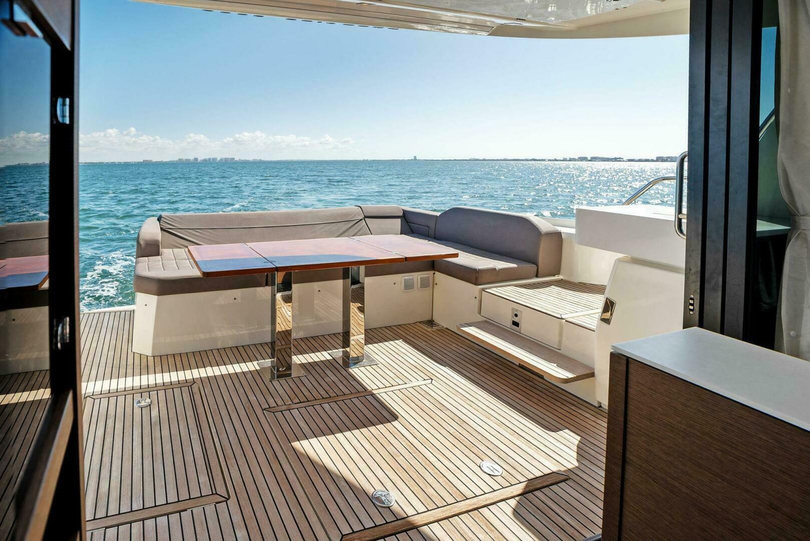 Slide: The Image of 2018 52 Prestige S - The Islanders - Cockpit - 4764103
