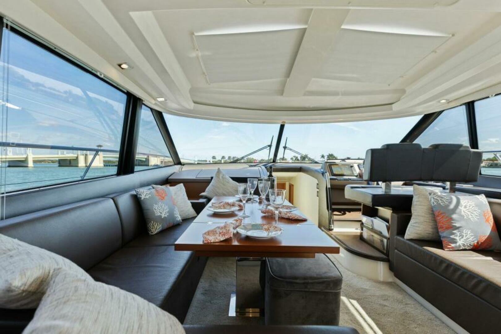 Slide: The Image of 2016 55 Prestige 550S - Solid Asset - Dinette - 5125108