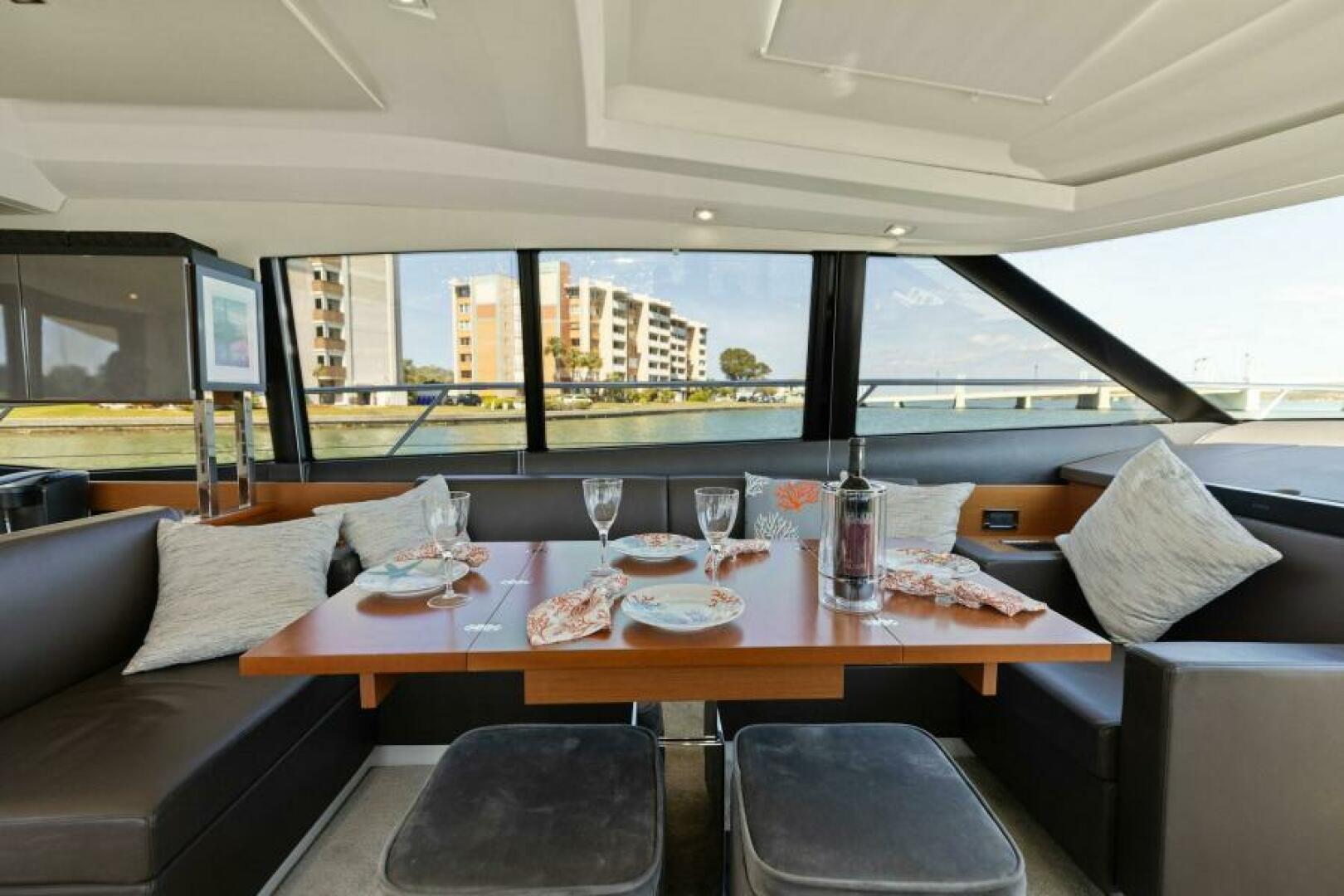 Slide: The Image of 2016 55 Prestige 550S - Solid Asset - Dinette - 5125110