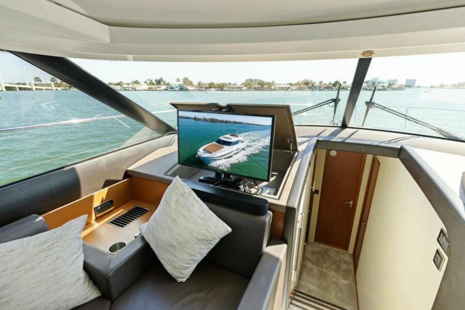 Slide: The Image of 2016 55 Prestige 550S - Solid Asset - Dinette and TV - 5125112