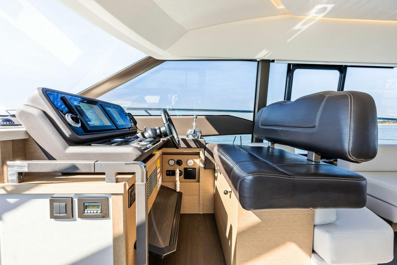Slide: The Image of 2022 Prestige 590 Flybridge ANNA LOUISE Helm - 4985292