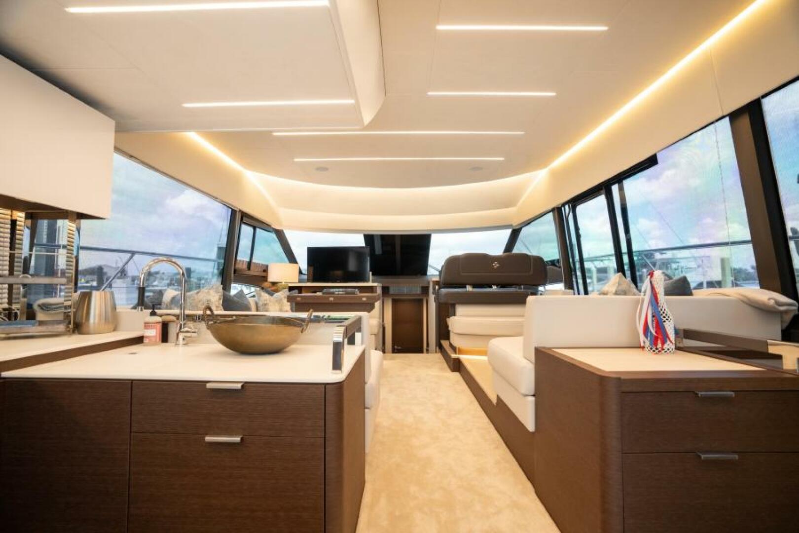 Slide: The Image of 2022 59 Prestige Flybridge - Nice Boat - Salon - 3976893
