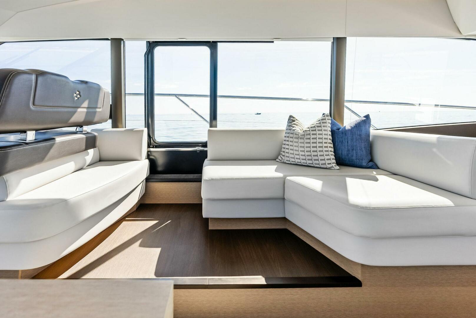 Slide: The Image of 2022 Prestige 590 Flybridge ANNA LOUISE - 4985301