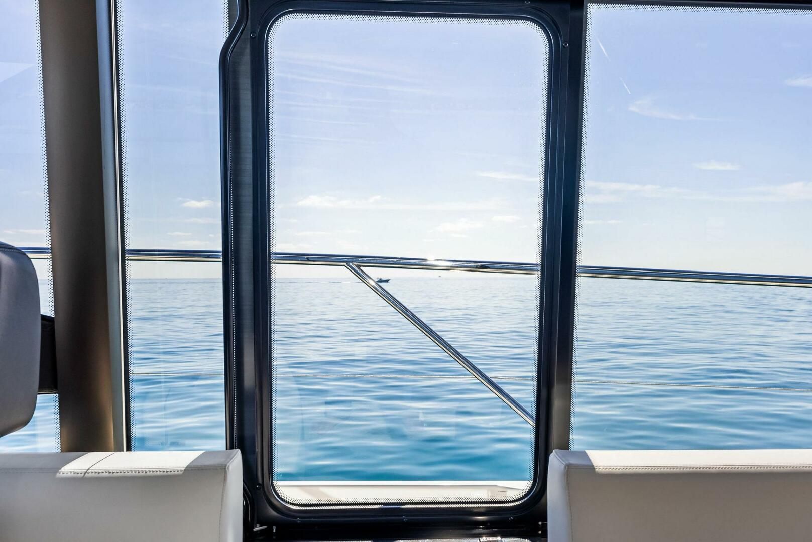 Slide: The Image of 2022 Prestige 590 Flybridge ANNA LOUISE - 4985303