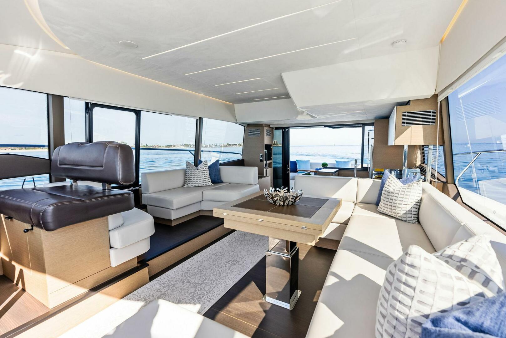 Slide: The Image of 2022 Prestige 590 Flybridge ANNA LOUISE - 4985307