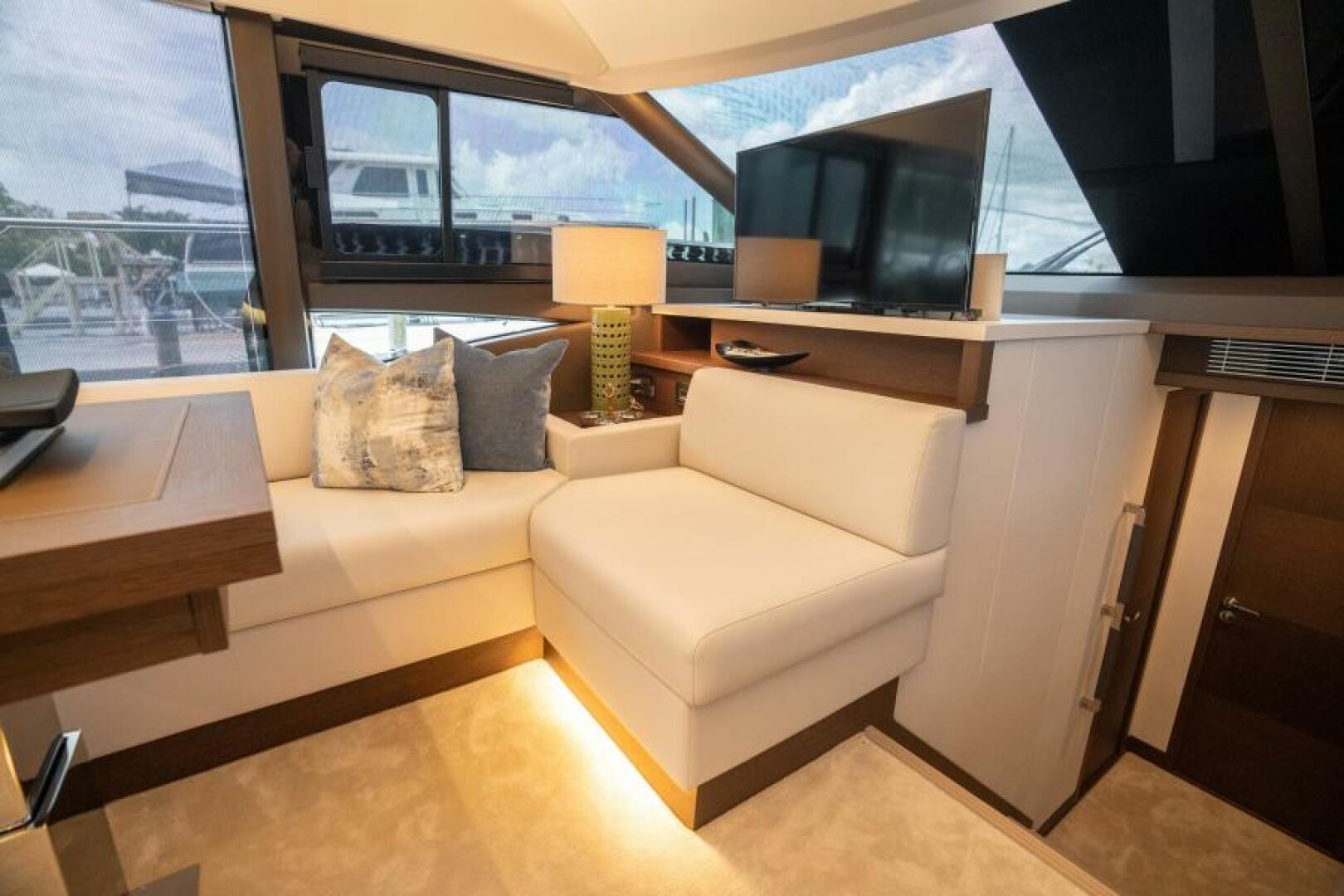 Slide: The Image of 2022 59 Prestige Flybridge - Nice Boat - Salon TV - 3976908