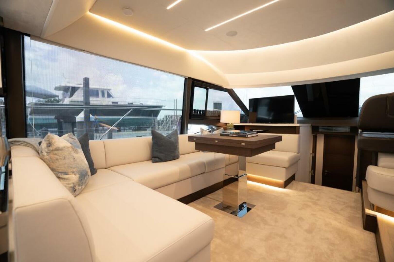 Slide: The Image of 2022 59 Prestige Flybridge - Nice Boat - Salon/Dinette - 3976909