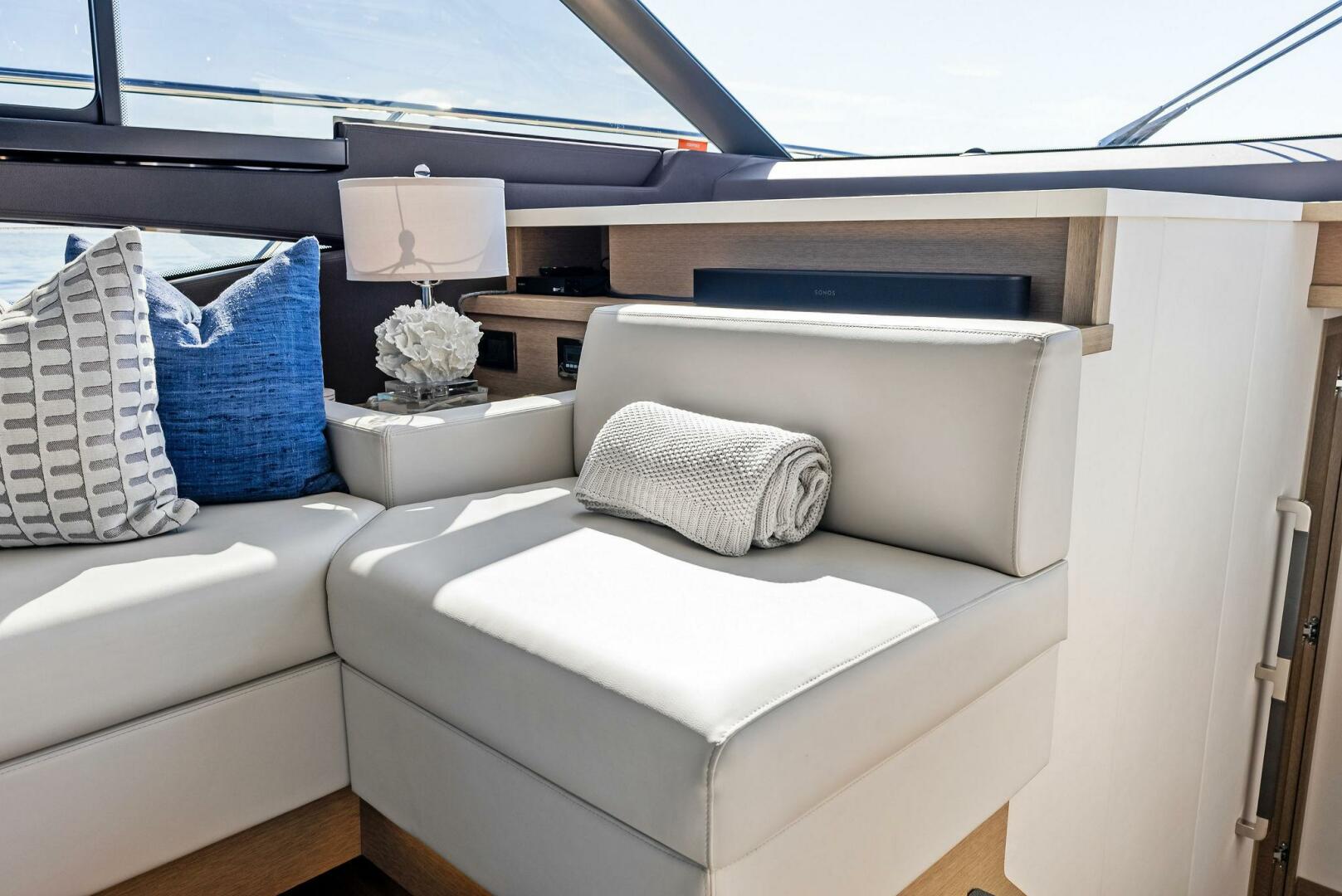 Slide: The Image of 2022 Prestige 590 Flybridge ANNA LOUISE - 4985311