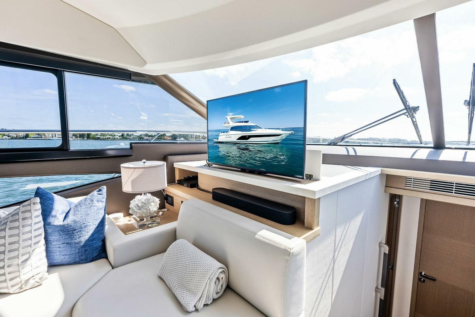 Slide: The Image of 2022 Prestige 590 Flybridge ANNA LOUISE - 4985345