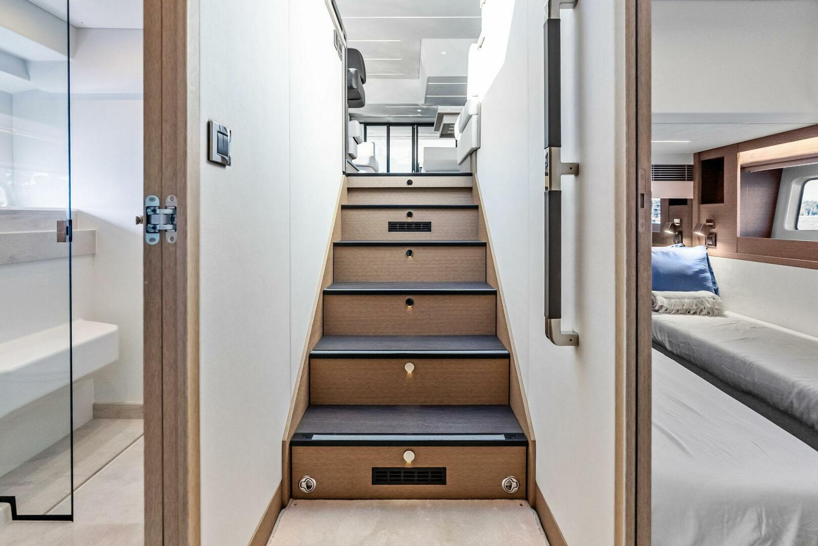 Slide: The Image of 2022 Prestige 590 Flybridge ANNA LOUISE - 4985321