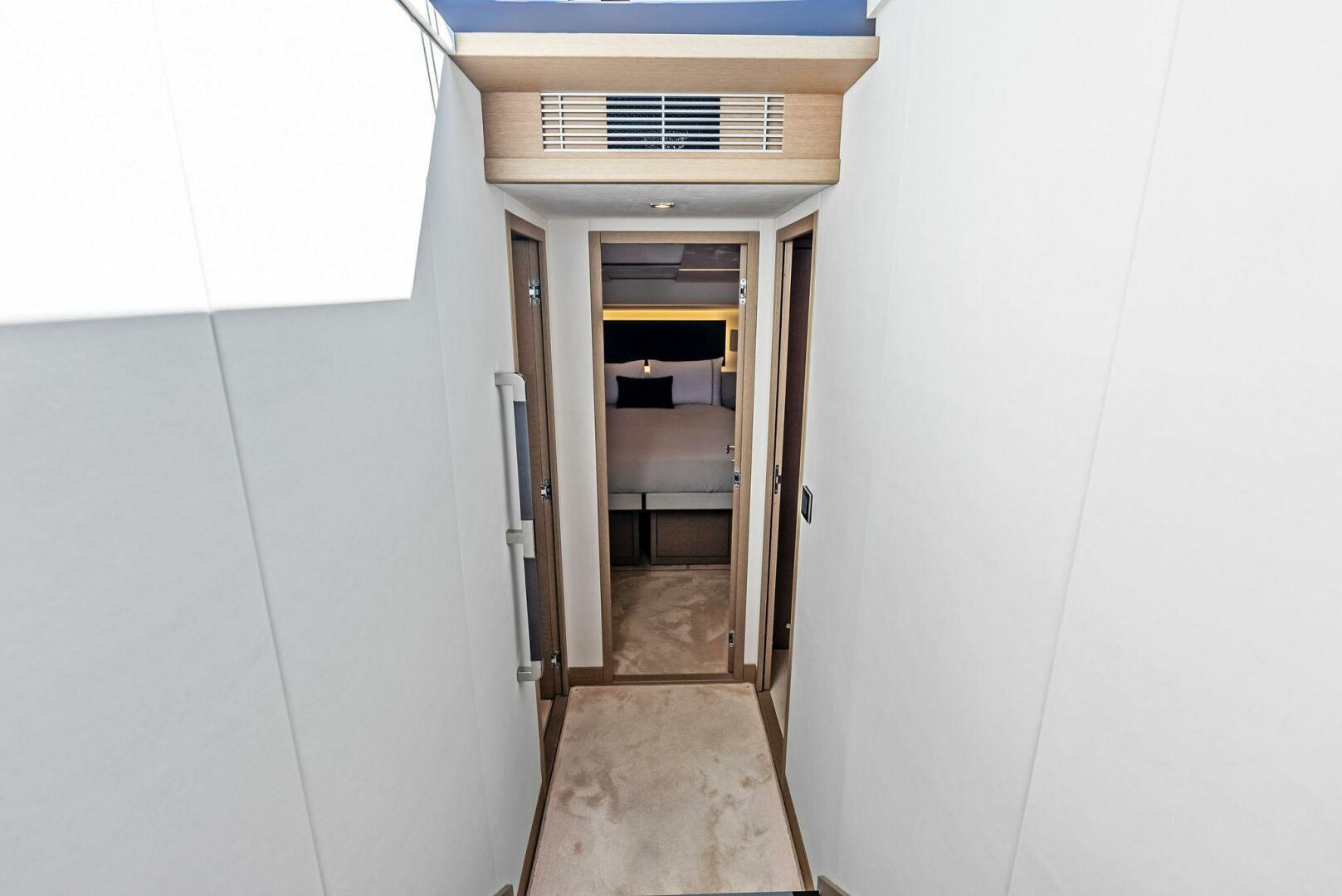 Slide: The Image of 2022 Prestige 590 Flybridge ANNA LOUISE - 4985319