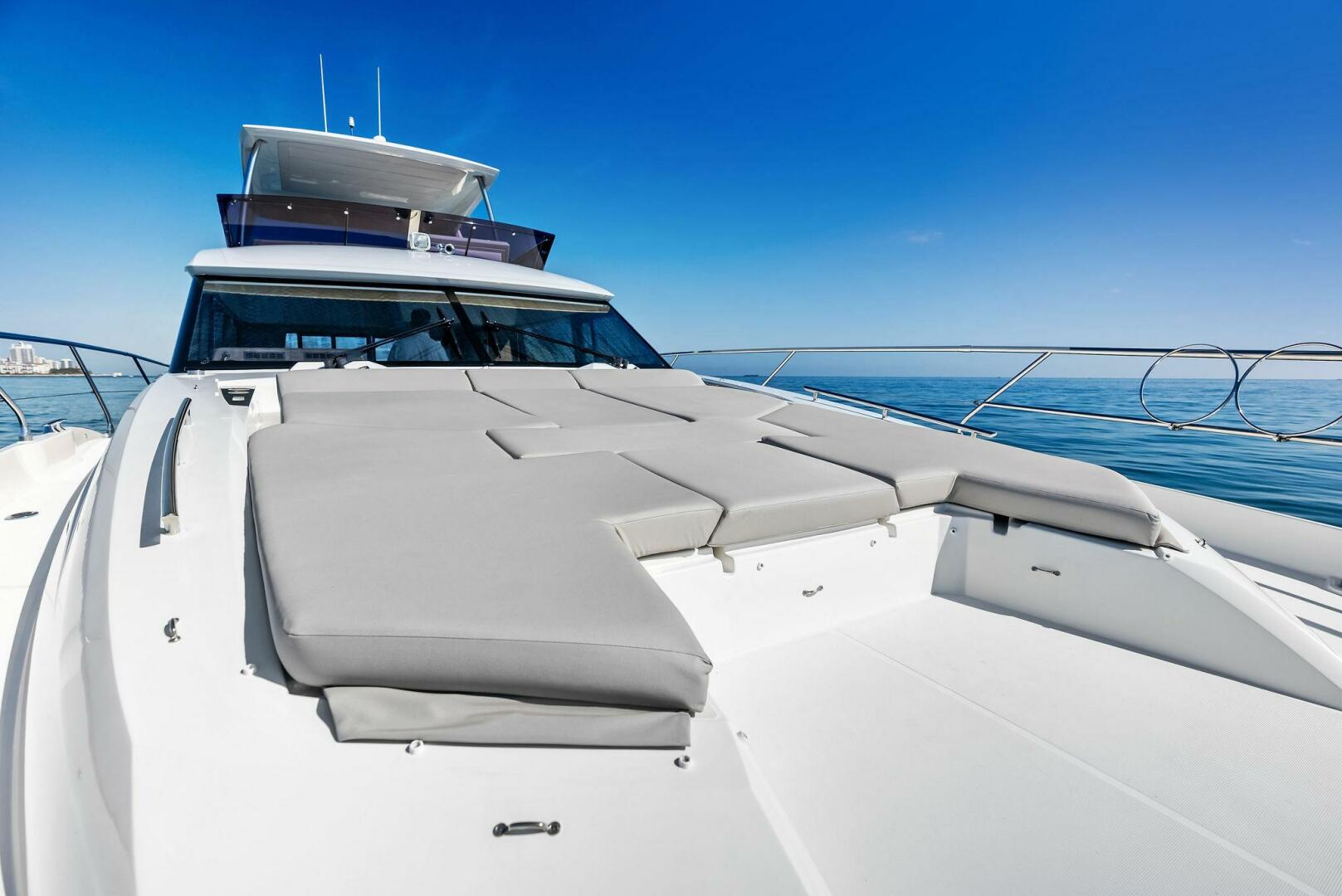 Slide: The Image of 2022 Prestige 590 Flybridge ANNA LOUISE - 4985342