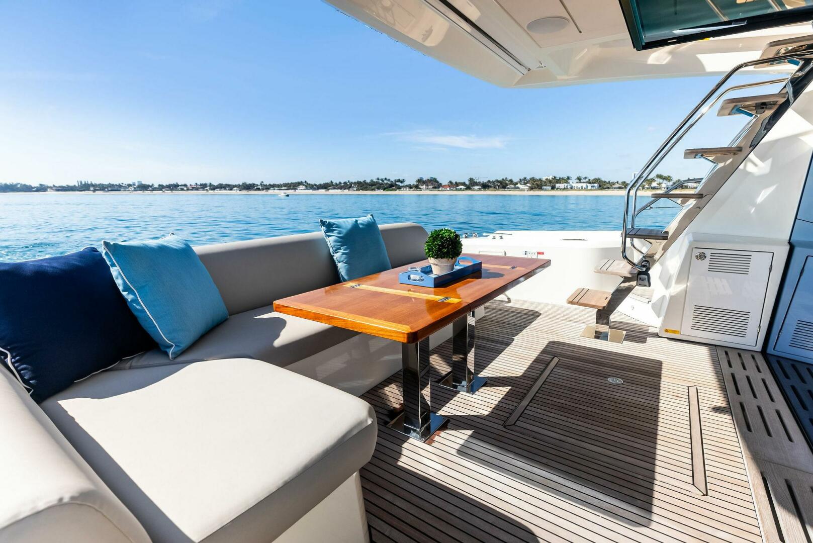 Slide: The Image of 2022 Prestige 590 Flybridge ANNA LOUISE - 4985348